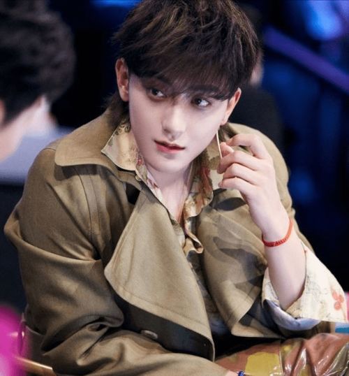  明星接收粉丝信息的后台是什么样的张艺兴给大家解开了答案