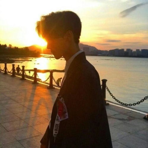  男生头像夏日是远道而来的浪漫与热情.