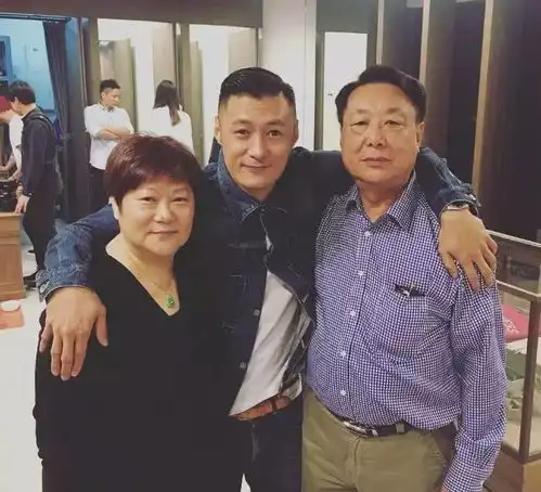  余文乐迎娶170白富美,靠的就是这身霸气侧漏的肌肉