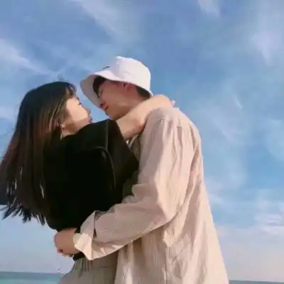 qq情侣头像接吻的情侣头