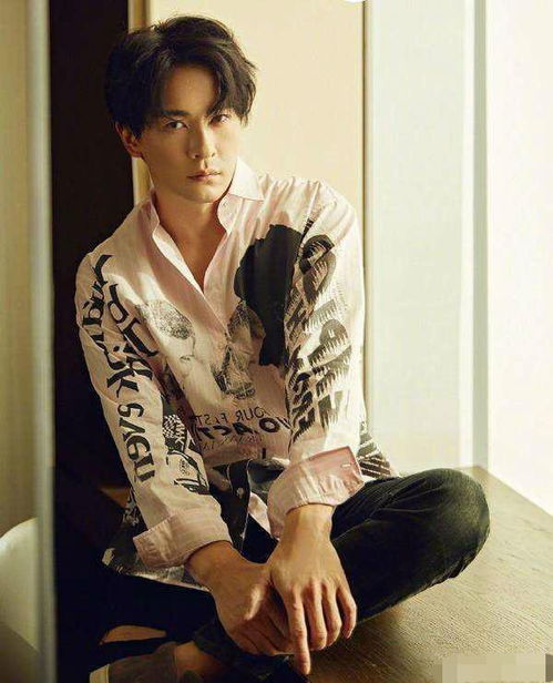  郑元畅声明喜欢女生后,即为绯闻女友黑正妹庆生,女方长得像男人撞脸杨迪
