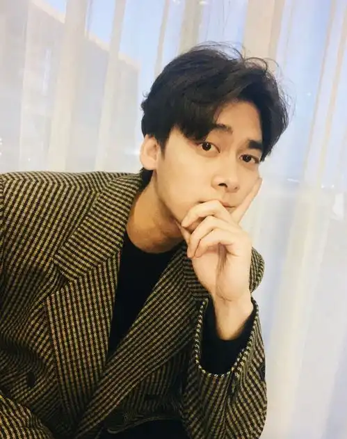  号手就位确定主演拿王俊凯溜粉,如今两个细节透露是李易峰