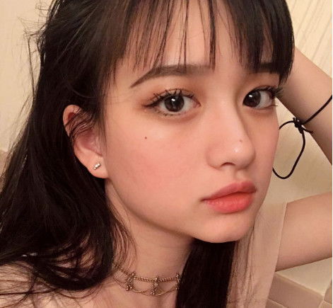  还记得susan吗本以为黑发够美了,你看她粉色头发,美呆了