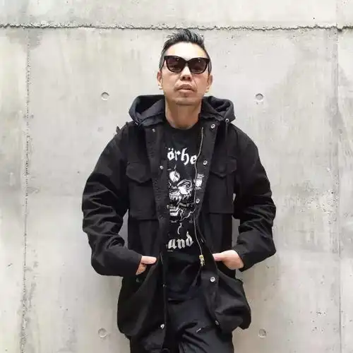  6叔来给大家上军装搭配课了,小板凳都搬好