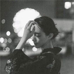  女生霸气高冷的头像眼神中带着伤感经历多少委屈才有一身脾气
