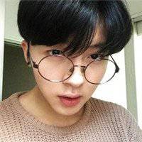  戴眼镜的中分男生头像微信头像图片大全