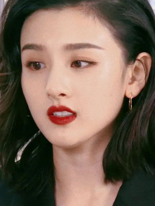  女星们港风神图大赏热巴贵气,杨幂氛围感强,鞠婧祎脱胎换骨