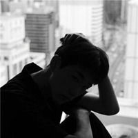  男生头像受伤痛哭黑白微信头像图片大全