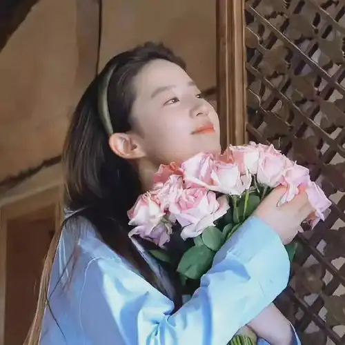 情侣头像真人捧花