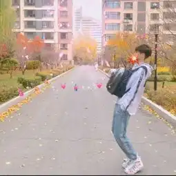  被爱心击中的情侣个性头像一男一女高调秀儿恩爱幸福情侣头像一对