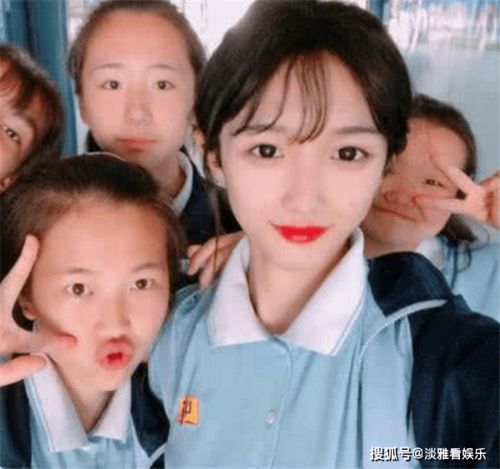  网红的学生照,艾比漂亮,杨清柠清纯,看到刘思瑶不敢认了