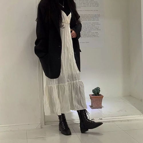  小腿肌假跨宽退散来一件遮肉又显腿长的皱褶裙,化身浪漫女孩