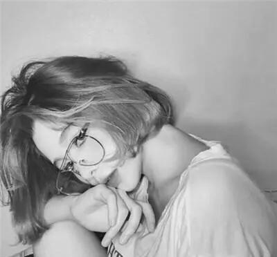  适合女生在朋友圈发的句子,闲来无事发个有趣的朋友圈也行啊