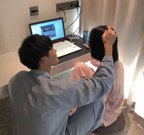 污一点的情侣头像一对试