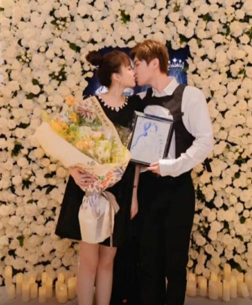 赵本山女儿罕见熬汤面容憔悴强撑病体,未婚夫只夸人不干活