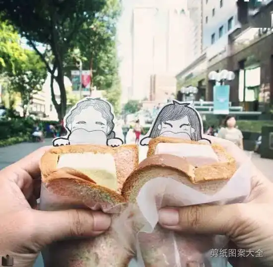  情侣旅行创意秀恩爱剪纸情侣颠覆自拍传统