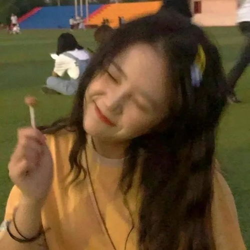  绿叶成荫女生头像