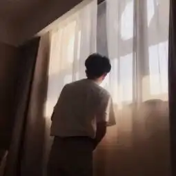  微信情侣头像背影一男一女两张我对你一见心动二见钟情