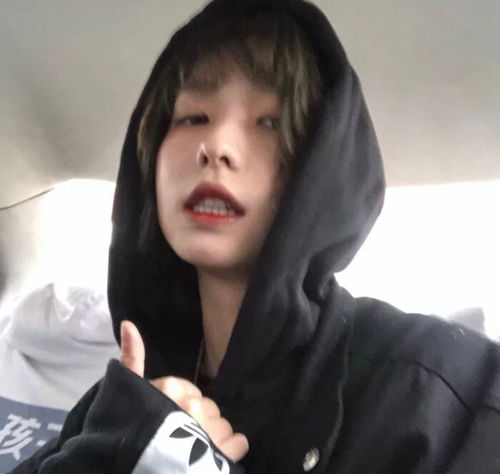  女生头像款款独行,才不至倾溢