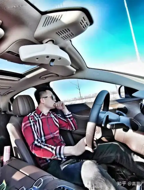  杀猪盘中那些骗子用的头像或者视频请问可以在哪一个网站找到吗