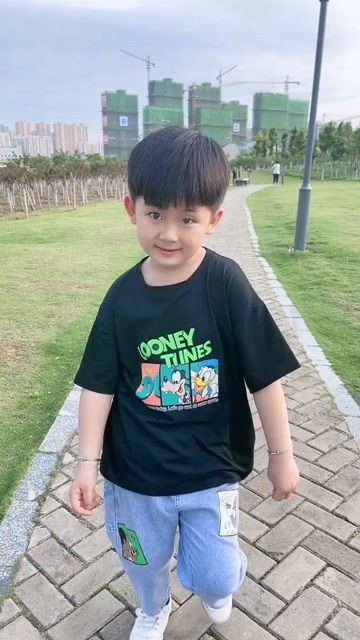 又发现一首好听的歌烟雨人间,那就一起跳起来吧阳光男孩舞蹈萌娃