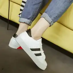  情侣款爱心小白鞋女春季2018新款韩版百搭明星同款贝壳头平底板鞋