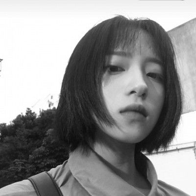  个性黑白女生头像,让时光走的缓慢些吧