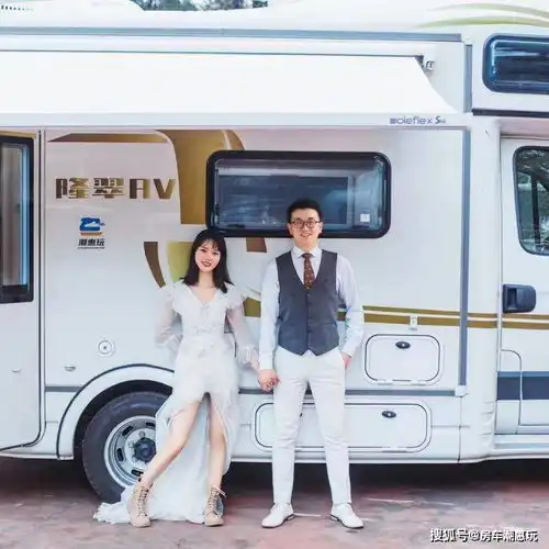 情侣头像浪漫房车