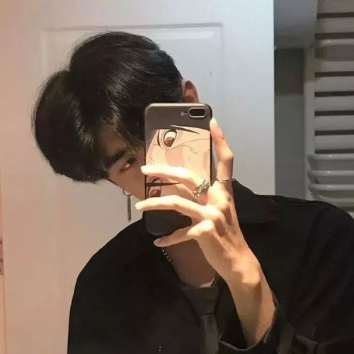  男生头像孤独不是没人爱你,而是你谁也不爱