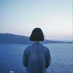  海边美女侧影背影小清新头像