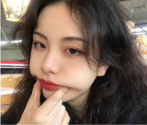  女生暗恋你的几个小心机,不敢对视不算,你能察觉到几个