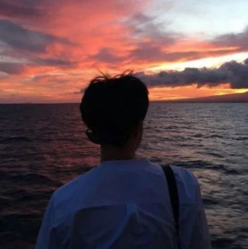  心理测试下面哪个男生背影最吸引你测目前有没有人正在爱着你