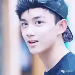  泰国女孩撞脸鹿晗为什么男神越来越娘