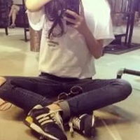 qq女生头像可爱盘腿