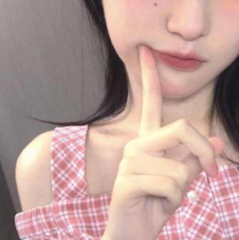  哥哥,我们两个吃了同一个糖,你女朋友不会生气吧