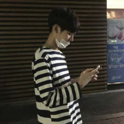  头像男伤感真人男生头像伤感孤独