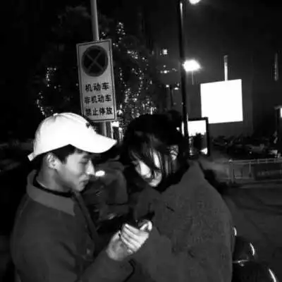  一对两张超相爱的爱人头像