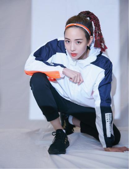  气质美女张钧甯的穿搭经,高级的时尚都市风,珠宝的点缀绝了