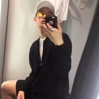  我不是刻意等你,我只是好奇我到底有多喜欢你