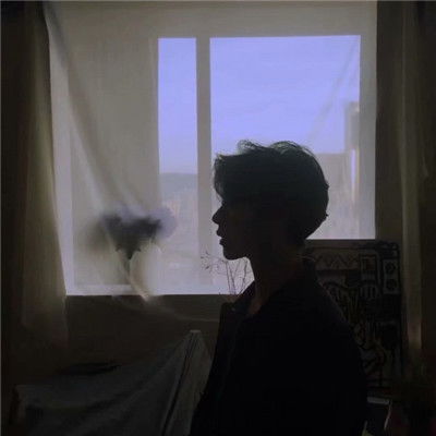  男生伤感侧颜头像喜欢有情调的男生呆呆的