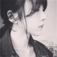  有那种女生头像黑白系不带字的吗