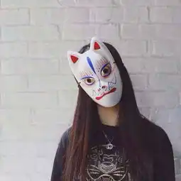  那个谁有带着狐狸面具的情侣头像,而且是真人的,我原来有的,但不小
