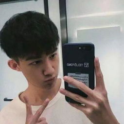  12星座男吃醋有什么表现处女男说反话,双子男狂发短信电话