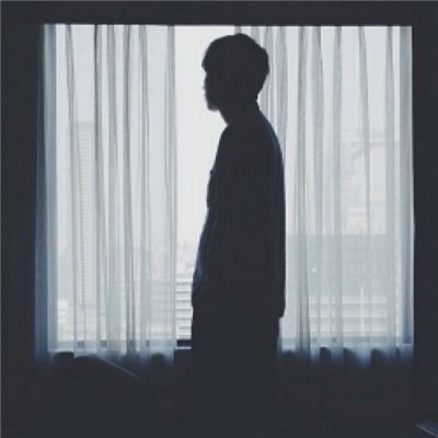  男生伤感侧颜头像喜欢有情调的男生呆呆的