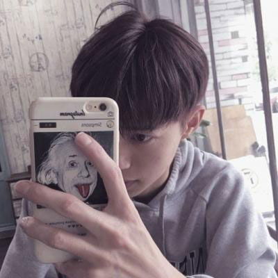  手机挡脸帅哥图片头像男生手机控挡脸帅气