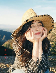  杨幂头戴草帽变身日系美少女少女感要爆棚