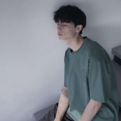  伤感忧郁系男生头像我不知该如何对你哭对你笑