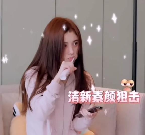  鞠婧祎的成名之路,美貌出圈到精致假人一着不慎满盘皆输