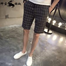  灰色格子短裤