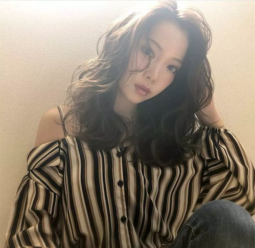  中长发女孩适合什么样子的发型呢